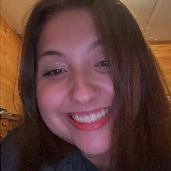 Profile Picture of Hannah Bartlett (@catslover26) on Poshmark