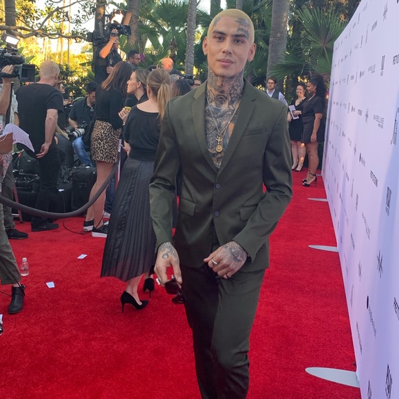 Profile Picture of Castillo Bataille (@castillo_b) on Poshmark