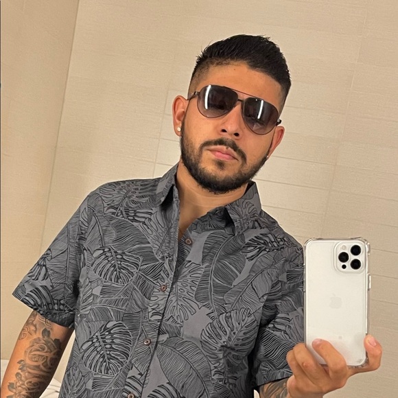 Profile Picture of Felipe Hurtado (@felipe_hurtado) on Poshmark