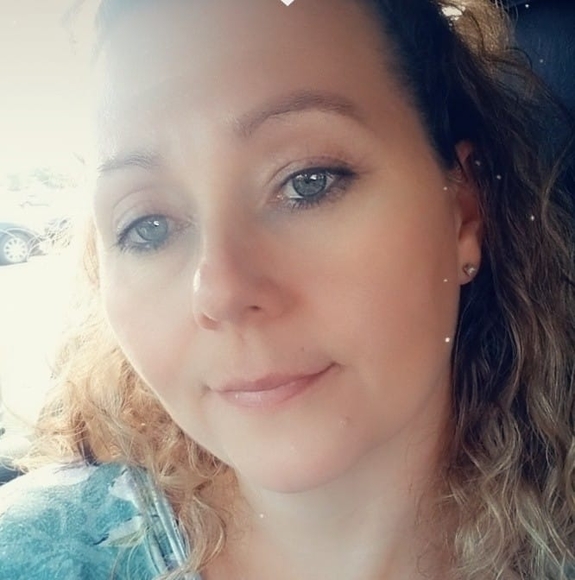 Profile Picture of Miranda Bates (@babby5t7) on Poshmark