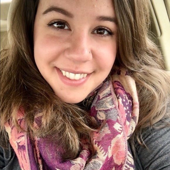 Profile Picture of Sarah Costable (@sarahcostable) on Poshmark