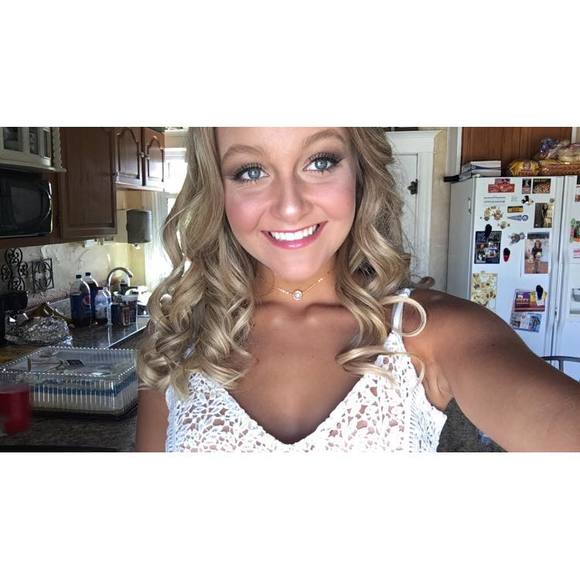 Profile Picture of Emily Yarema (@emilyyarema) on Poshmark