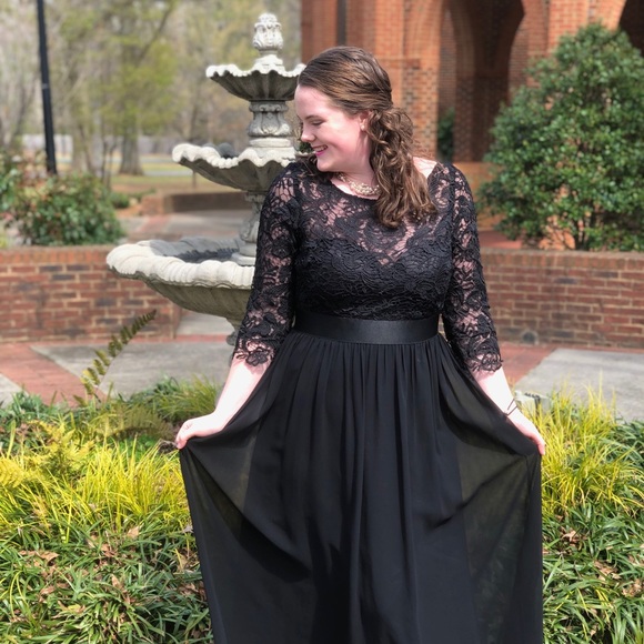 Profile Picture of Rachel Roberts (@rachelroberts02) on Poshmark