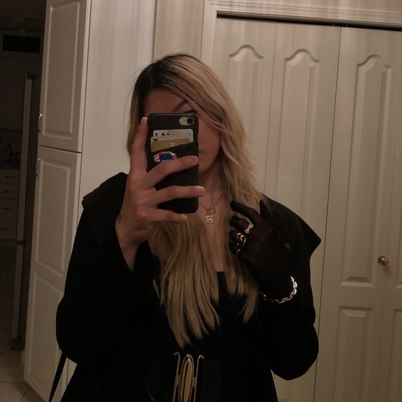 Profile Picture of Leanna Cebe (@leannacebe) on Poshmark