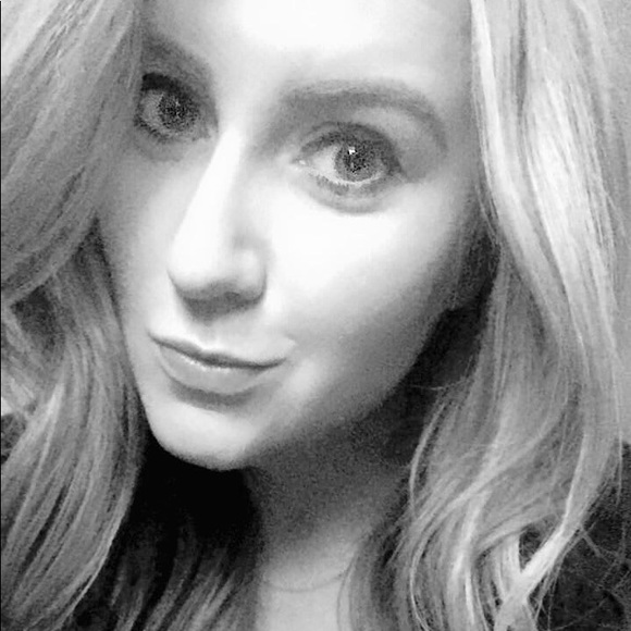 Profile Picture of Irina Buchinskiy (@irinabuchinskiy) on Poshmark