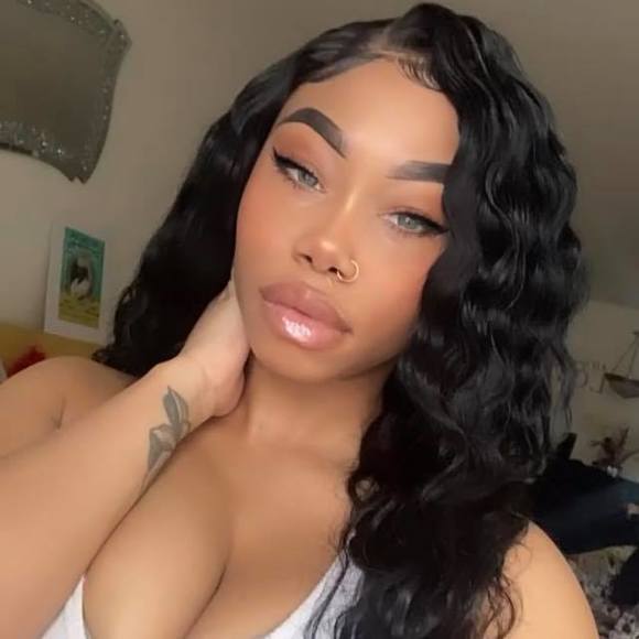 Profile Picture of Monayy Craig (@monaycrg01) on Poshmark