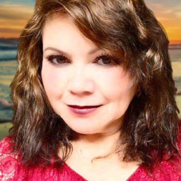 Profile Picture of Magdalena Alvarez (@magdalvarez) on Poshmark