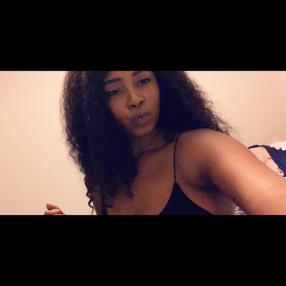 Profile Picture of Shakeva Drummer (@vivalakeva17) on Poshmark