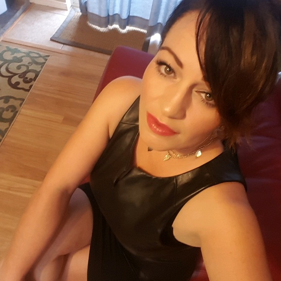 Profile Picture of Val Gonzales (@gpnzalesval) on Poshmark