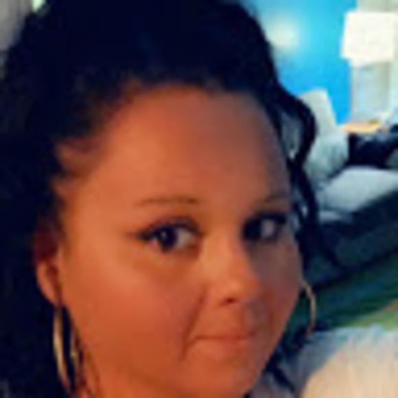 Profile Picture of Heather Lattrell (@lattrell53) on Poshmark