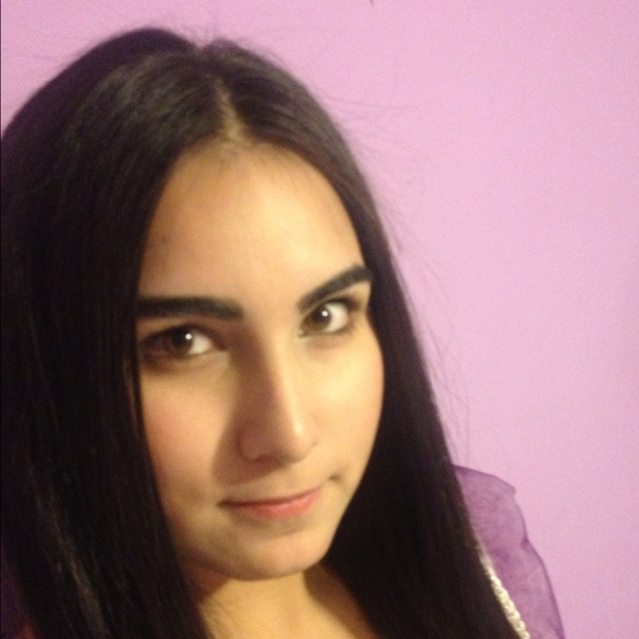 Profile Picture of Monique Singh (@monique5616) on Poshmark