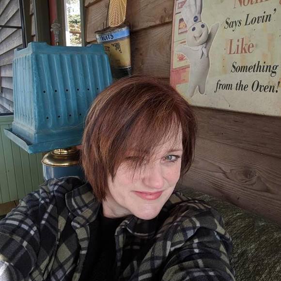 Profile Picture of Teresa Stillwell (@teresastillwell) on Poshmark