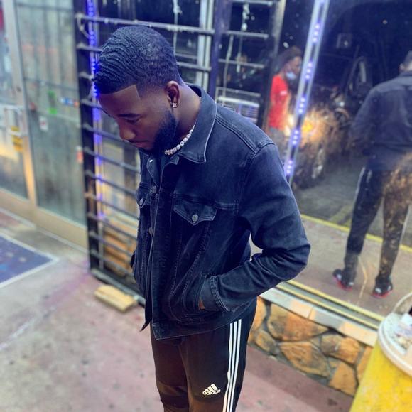 Darius Allison - Poshmark Profile Picture of Darius Allison (@dariusallison) on Poshmark