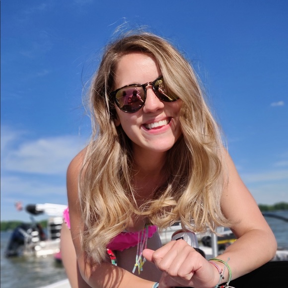 Profile Picture of Danielle Kathleen (@d_kathleen) on Poshmark