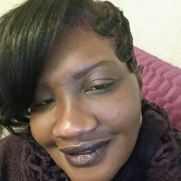 Profile Picture of Tonya Brunson (@chocolat757) on Poshmark