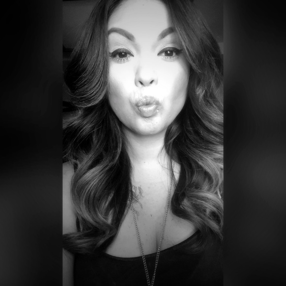 Stephanie Miera - Poshmark Profile Picture of Stephanie Miera (@mrs_miera) on Poshmark