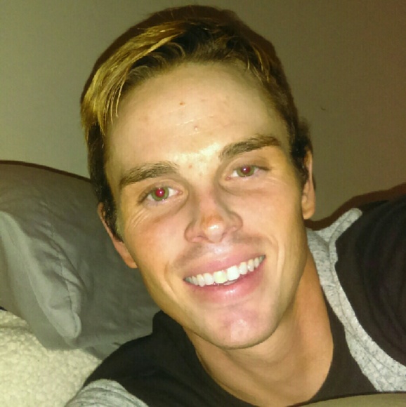 Profile Picture of Cody Weeter (@cweeter14) on Poshmark