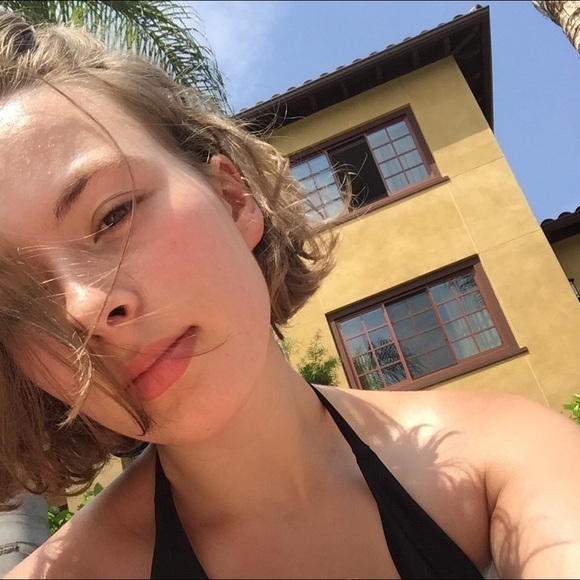 Profile Picture of Brittany Barlin (@bbarlin) on Poshmark