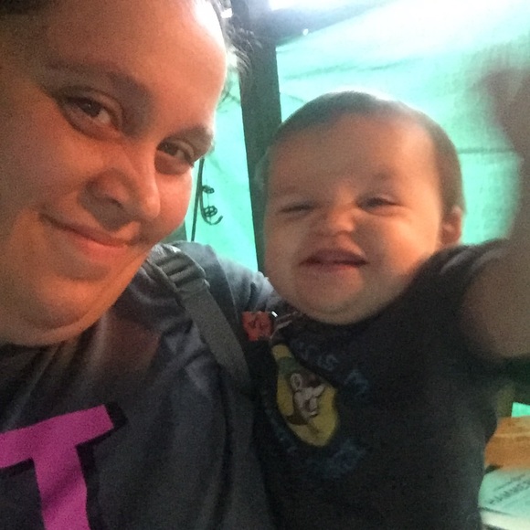 Profile Picture of Sarah Andrews (@sarahand1989) on Poshmark