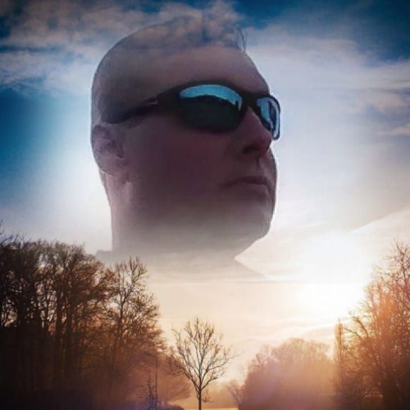 Profile Picture of Brian Lee (@blg7707) on Poshmark