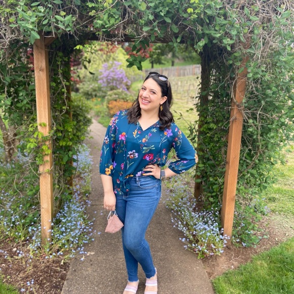 Profile Picture of Sofia Tosches (@sofia_ann224) on Poshmark
