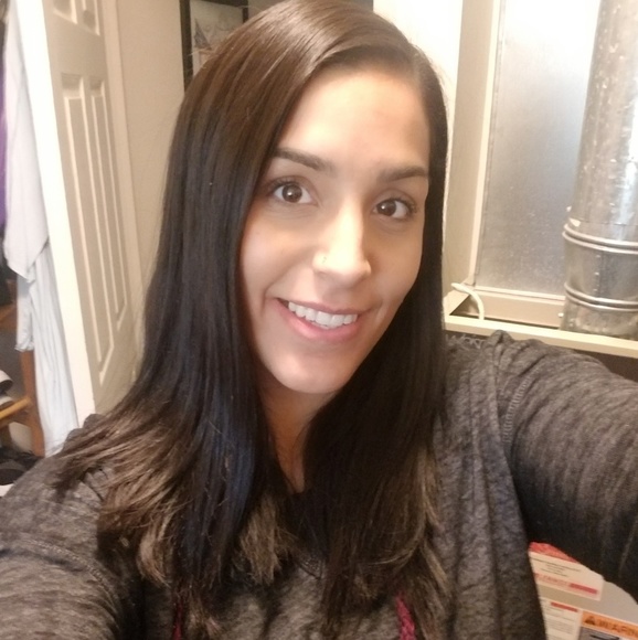 Profile Picture of Stephanie Breazile (@s_breazile) on Poshmark