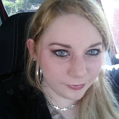 Profile Picture of Rose Mackey (@Rosin8er) on Twitter