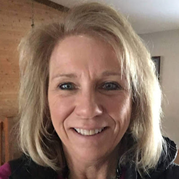 Profile Picture of Lisha Mischka (@lishamischka) on Poshmark