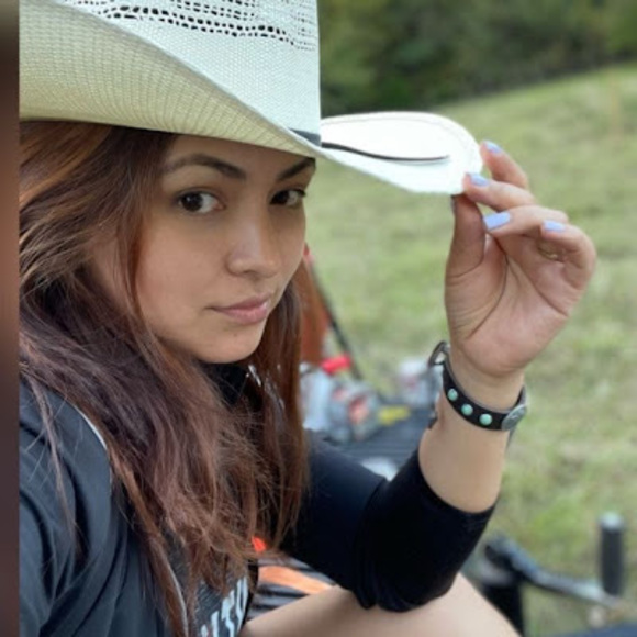 Profile Picture of Paola Angulo (@paolaangulo1120) on Poshmark