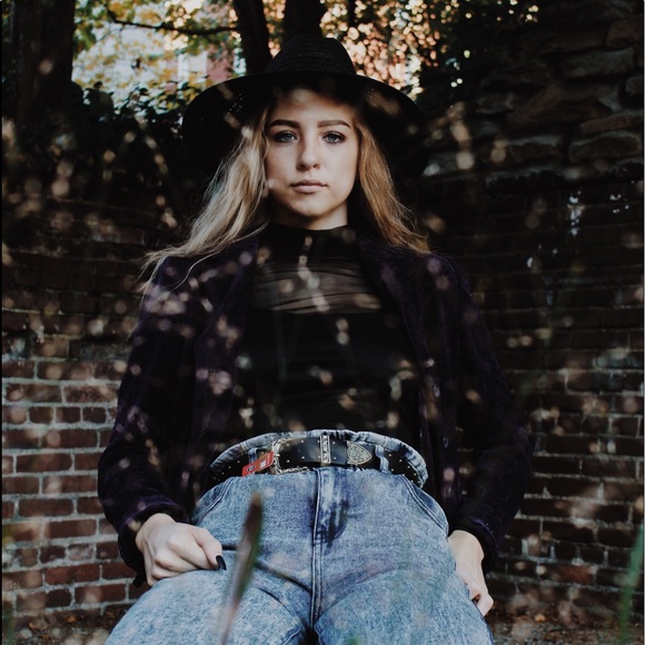 Courtney Efthimiades - Poshmark Profile Picture of Courtney Efthimiades (@cefthimiades) on Poshmark