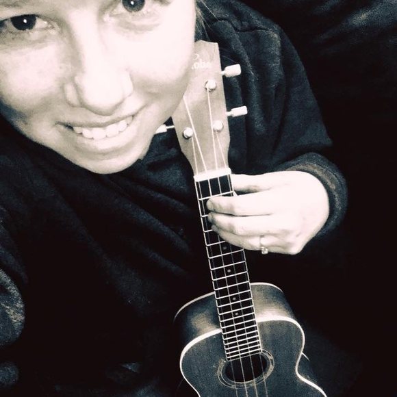 Profile Picture of Becky Ermann (@rermann) on Poshmark