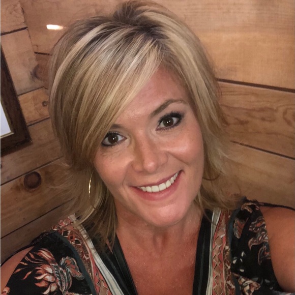 Profile Picture of Diana Aicone (@dianaaicone) on Poshmark