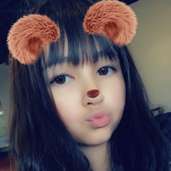 Profile Picture of Maddy Theunissen (@maddyflackes) on Poshmark