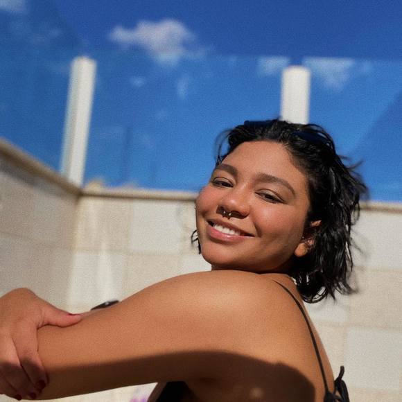 Profile Picture of Victoria Rodrigues (@victoriacristin) on Poshmark