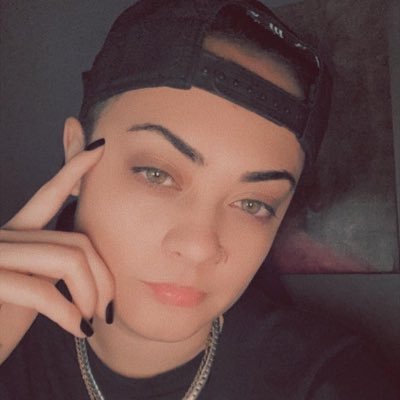 Profile Picture of Moonvibes (@__moonvibes) on Twitter