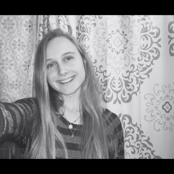 Profile Picture of Anastaisa Bilyk (@anniebilyk) on Poshmark