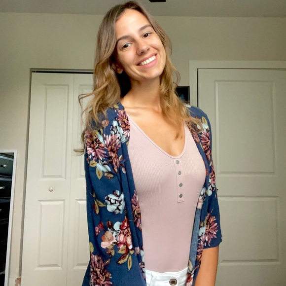 Profile Picture of Allison Canning (@allicatcan) on Poshmark