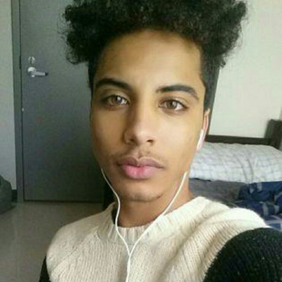 Profile Picture of Aaron Allen (@aarona03) on Poshmark
