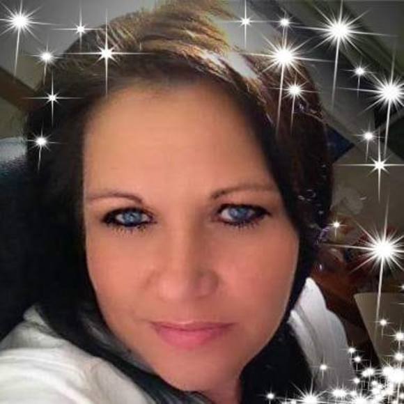 Profile Picture of Kim Pearce (@kimpearce) on Poshmark