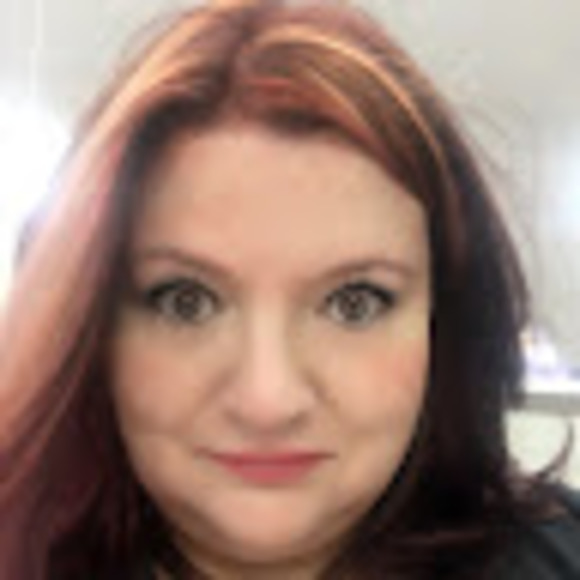 Profile Picture of April Watkinson (@aprilwatkinson) on Poshmark