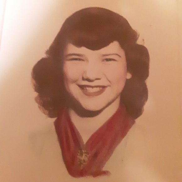 Profile Picture of Cathy Crain (@cathycrain) on Poshmark