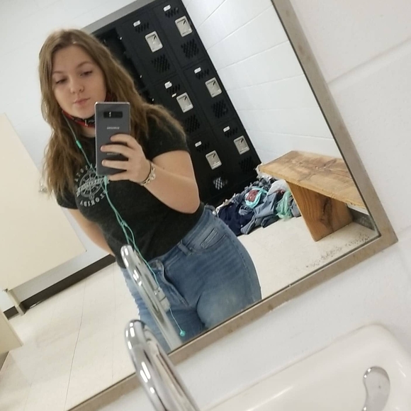 Profile Picture of Jaden Greer (@jaden_greer) on Poshmark