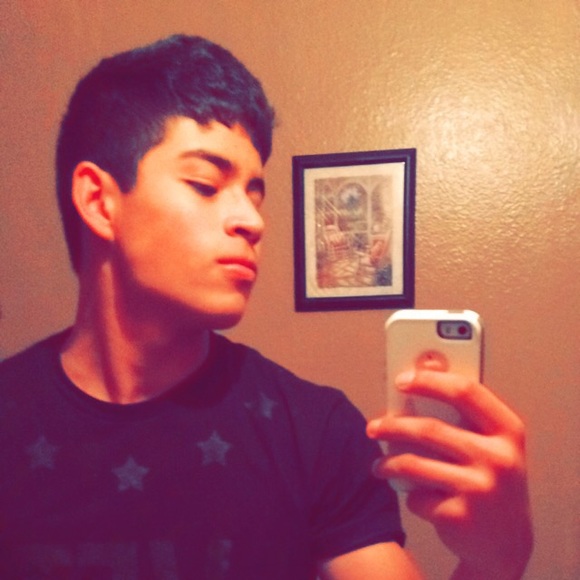 Profile Picture of Jeffrey Hernandez (@jeffreythekid81) on Poshmark