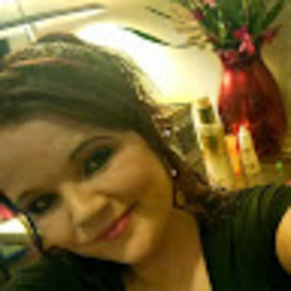 Profile Picture of Nickie Blanton (@nickiemarie5443) on Poshmark