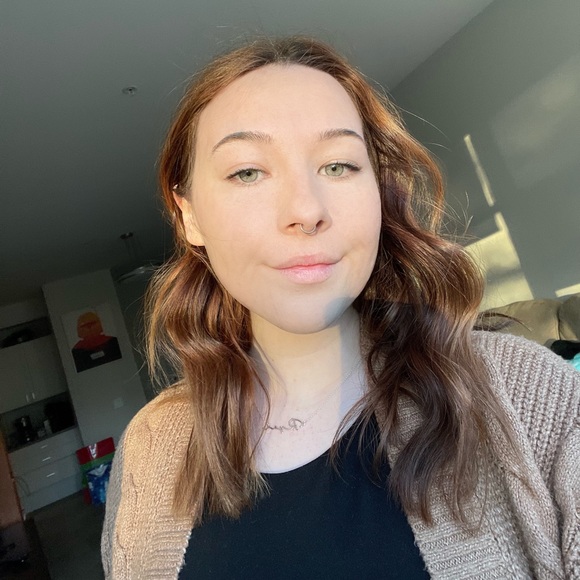 Profile Picture of Mackenzie Douglas (@madouglas1999) on Poshmark