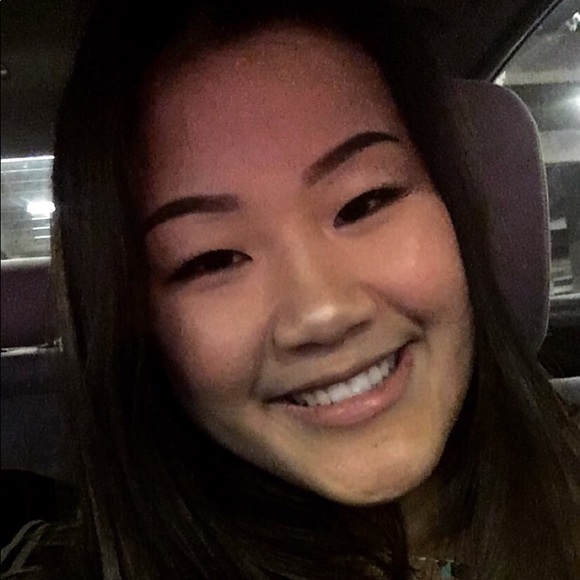 Profile Picture of Lorraine Lee (@lowraine) on Poshmark