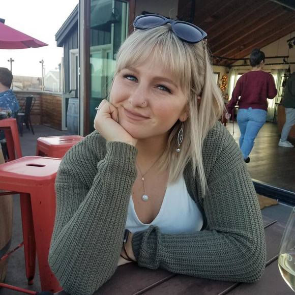 Profile Picture of Summer Patterson (@blondechick012) on Poshmark