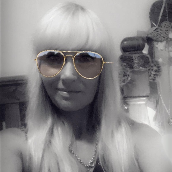 Profile Picture of Pauline Bates (@raidniki) on Poshmark