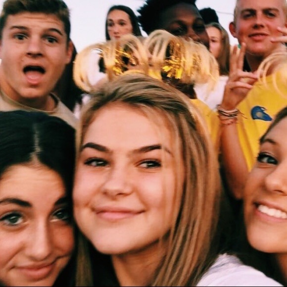 Profile Picture of Emily Unks (@emilyunks) on Poshmark