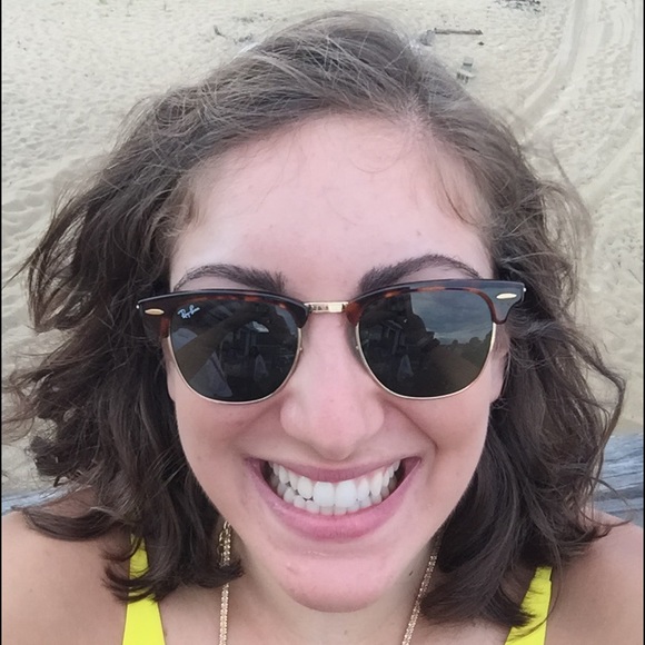 Gabrielle Rossi - Poshmark Profile Picture of Gabrielle Rossi (@gabriellerossi) on Poshmark